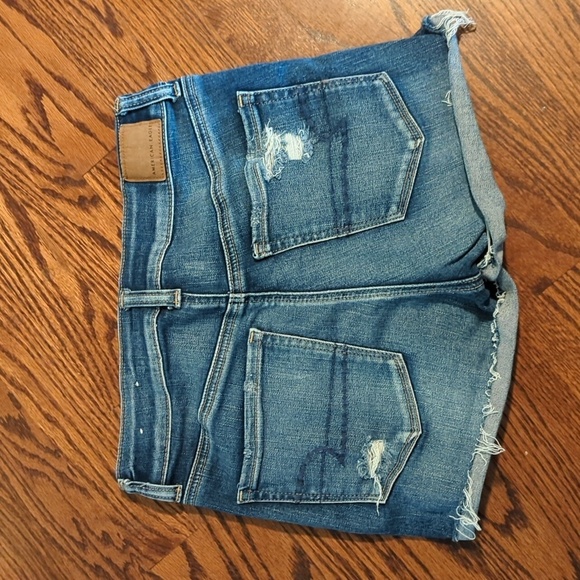 American Eagle Denim Blue Distressed Hi Rise Jean Shorts Cuffed Hems Sz 6 - Picture 5 of 8